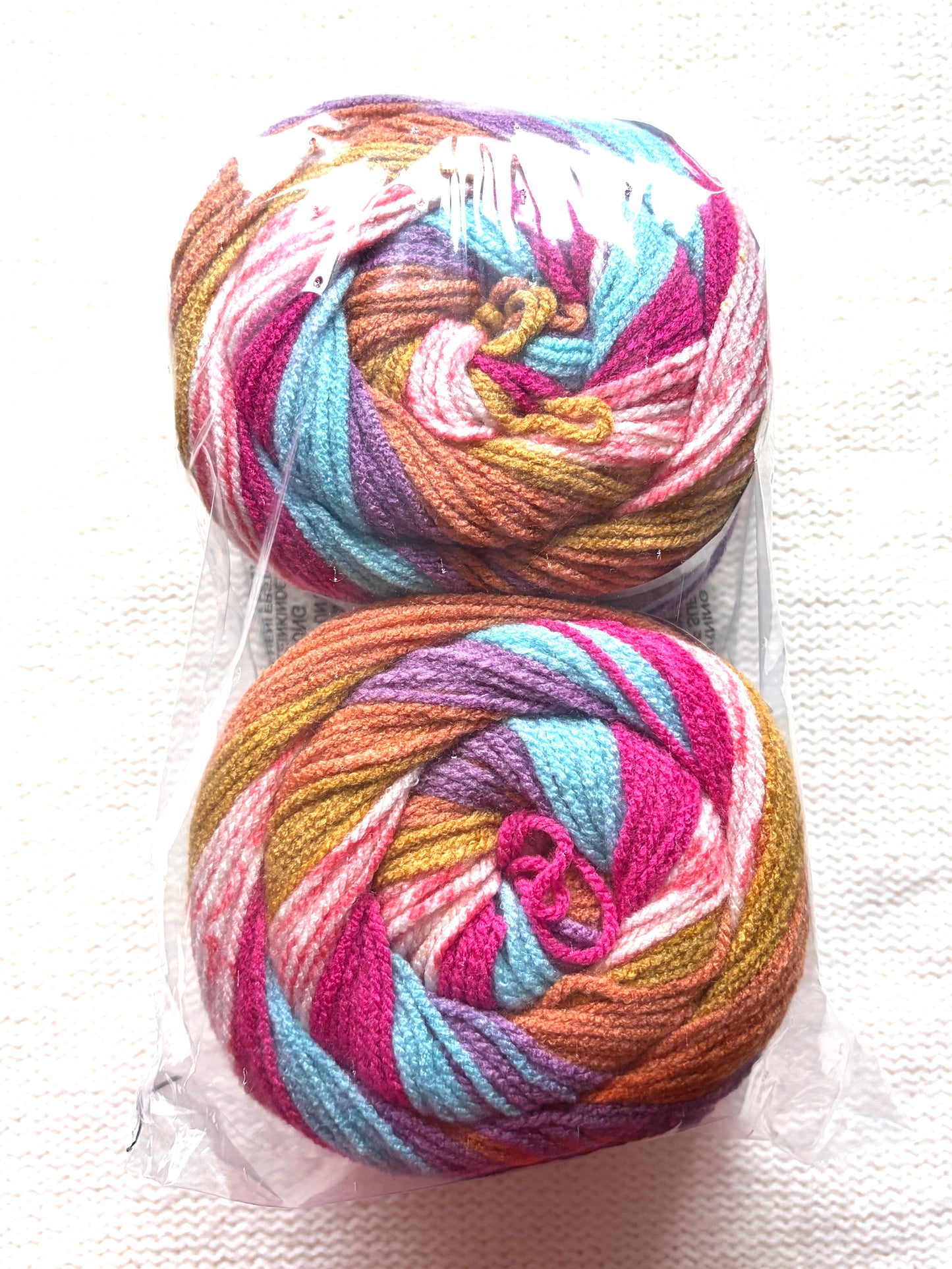 Caron Cinnamon Swirl Cakes Yarn 227g : Acrylic : Berry Twist - 1 cake