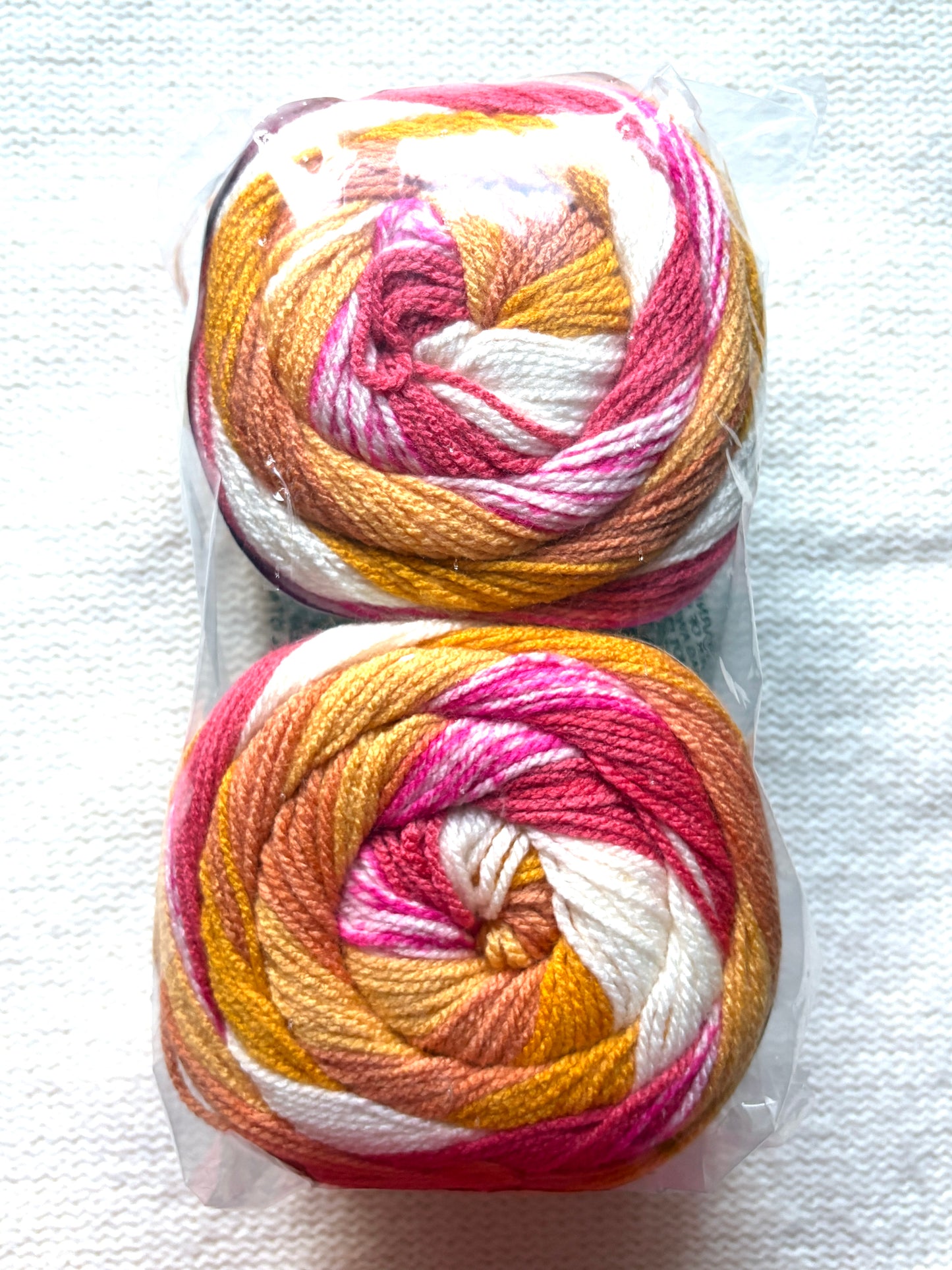 Caron Cinnamon Swirl Cakes Yarn 227g : Acrylic : Tangerine Twist - 1 cake