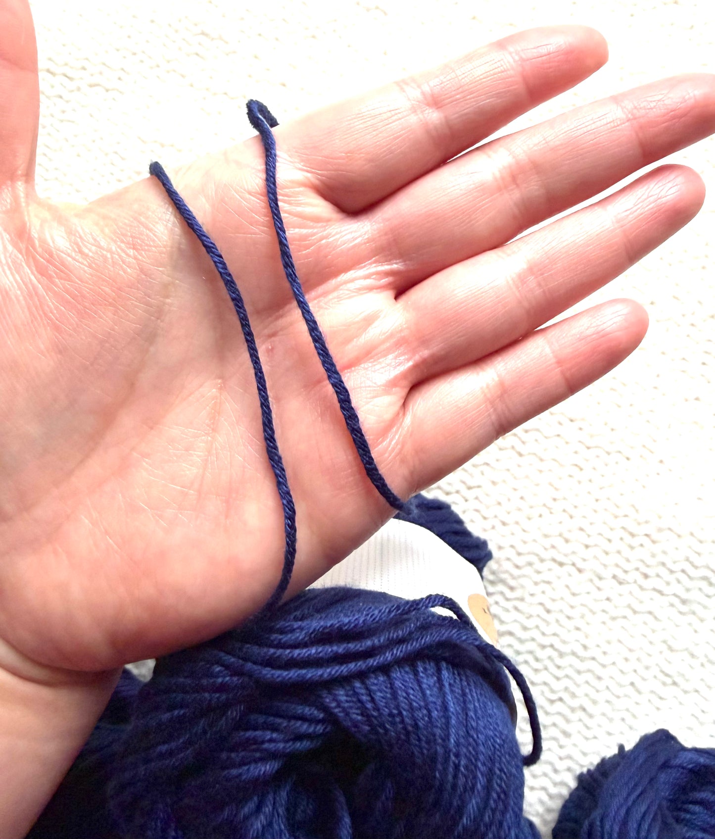 5 balls x 50g Cashmere Silk yarn : 60% Cashmere + 40% Silk : 39 Dark Navy