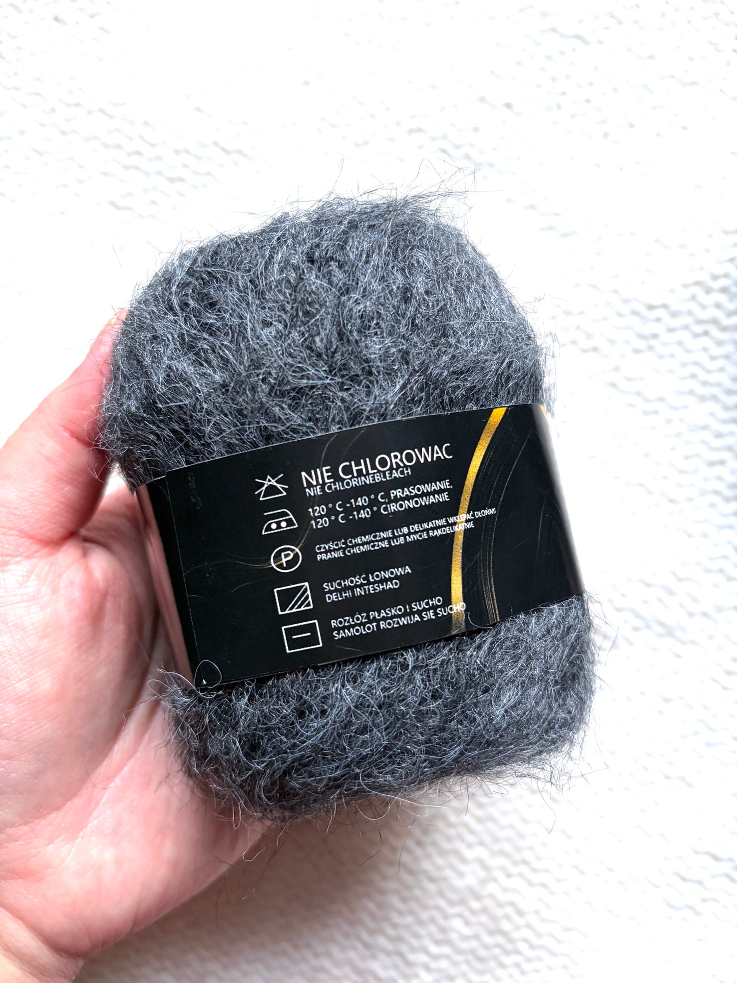 6 balls x 25g Mohair Alpaca yarn : Mohair + Alpaca + Acrylic : colour 16