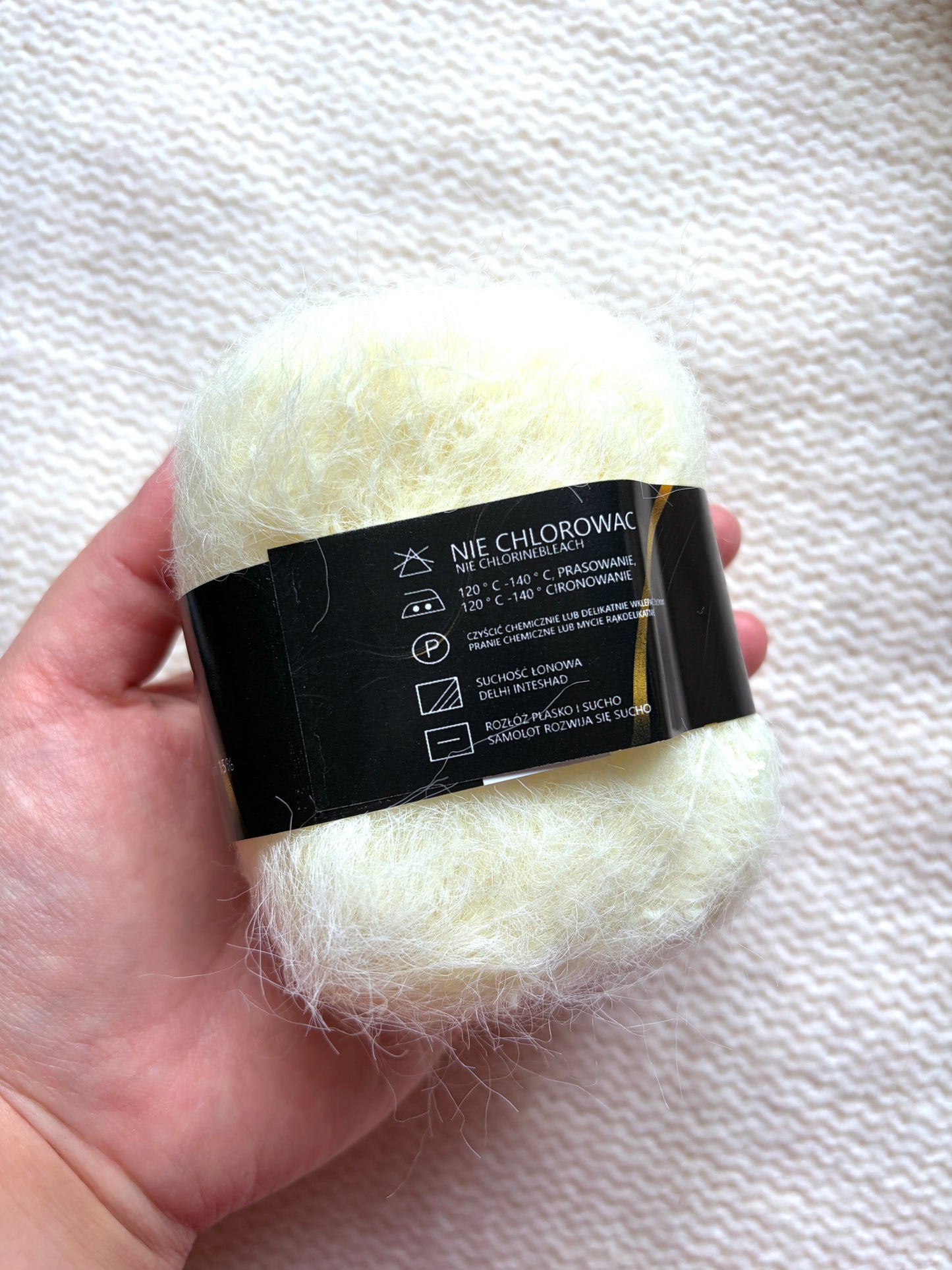 6 balls x 25g Mohair Alpaca yarn : Mohair + Alpaca + Acrylic : colour 19