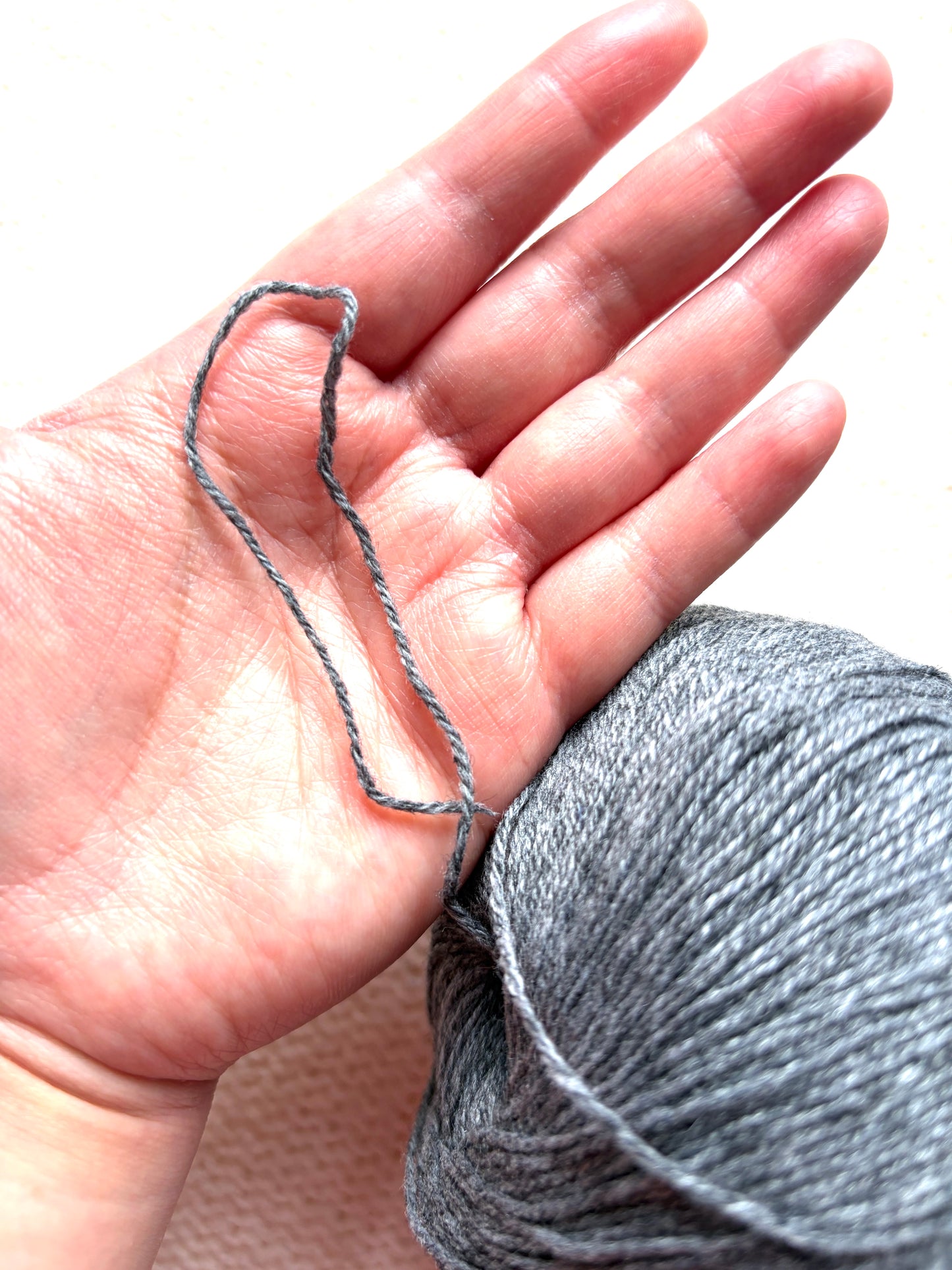 3 balls x 50g Cashmere yarn : 100% Cashmere : 14 Dark Grey