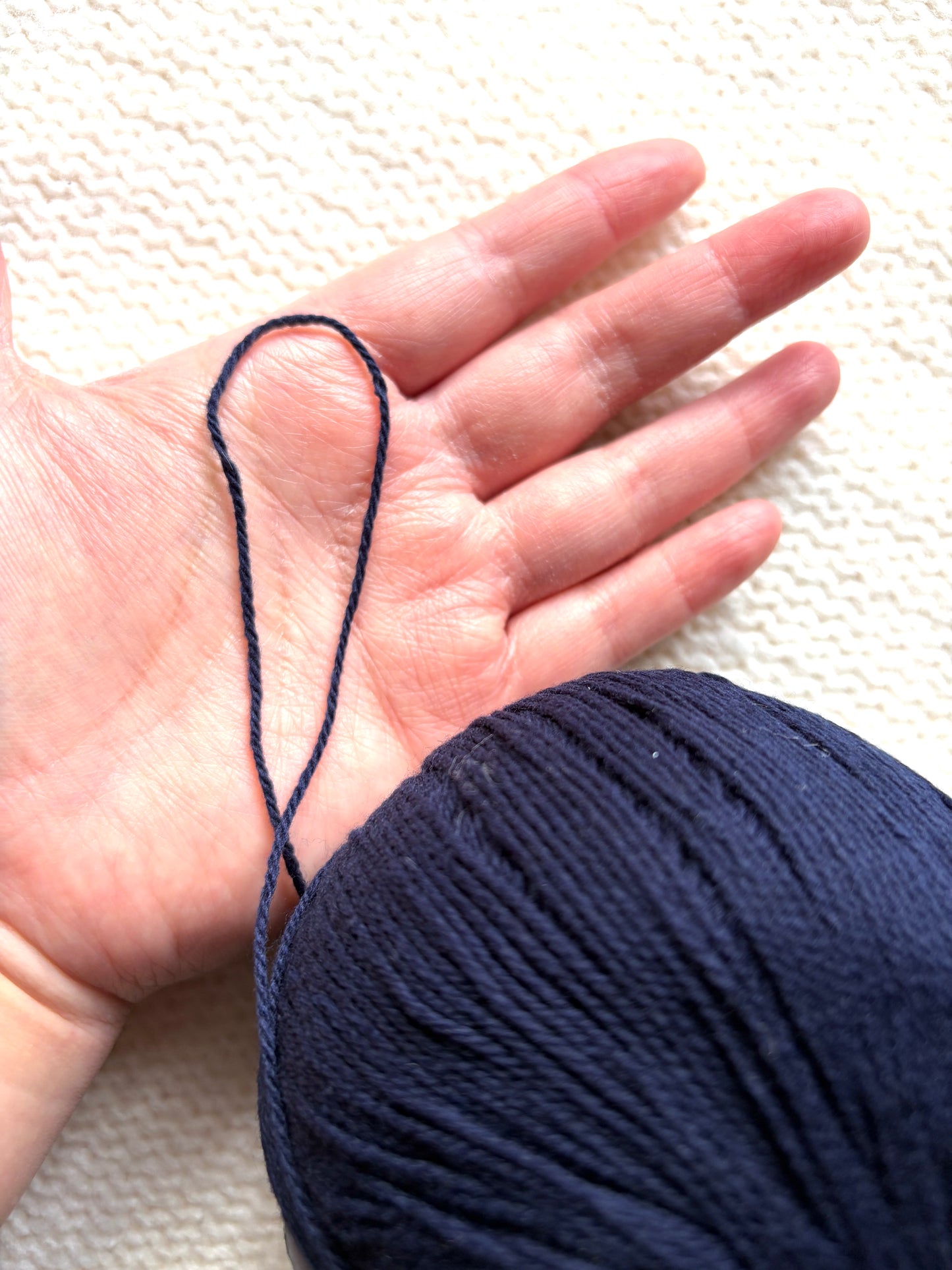 4 balls x 50g Cashmere yarn : 95% Cashmere + 5% Acrylic : 20 Navy
