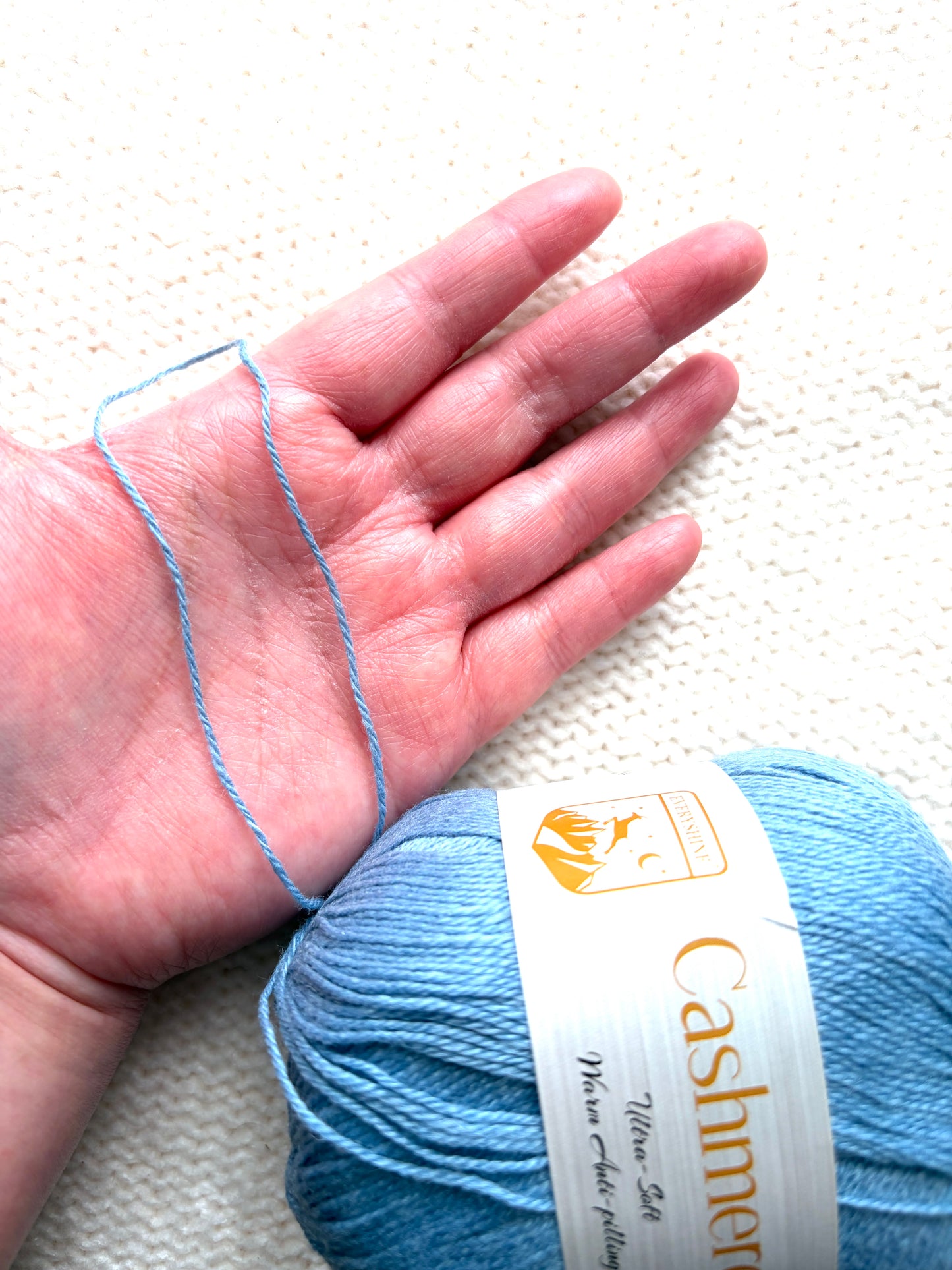 3 balls x 50g Cashmere Ultra Soft Yarn : 80% Cashmere : 11 Cornflower Blue
