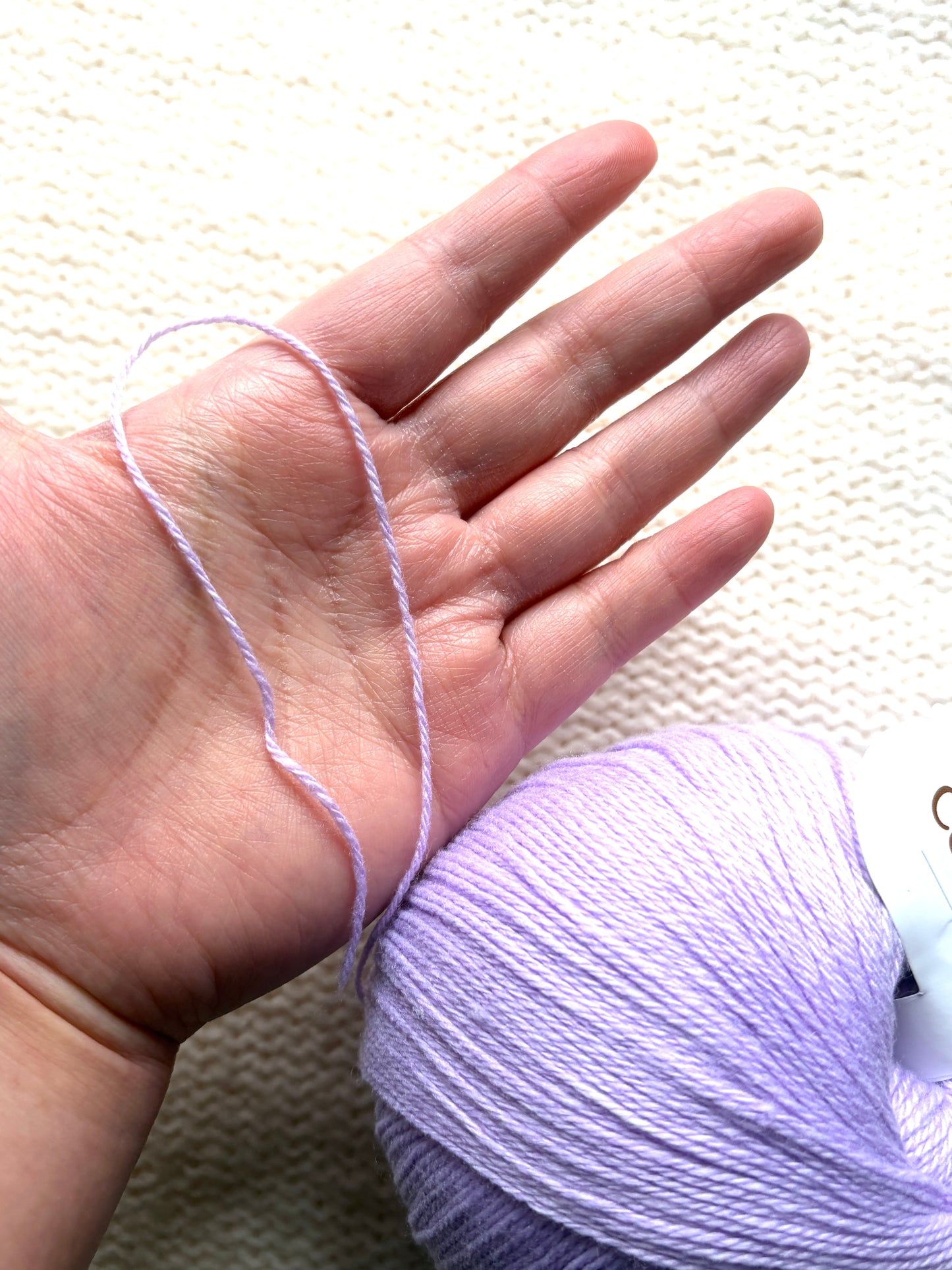 3 balls x 50g Cashmere yarn : 100% Cashmere : 24 Wisteria