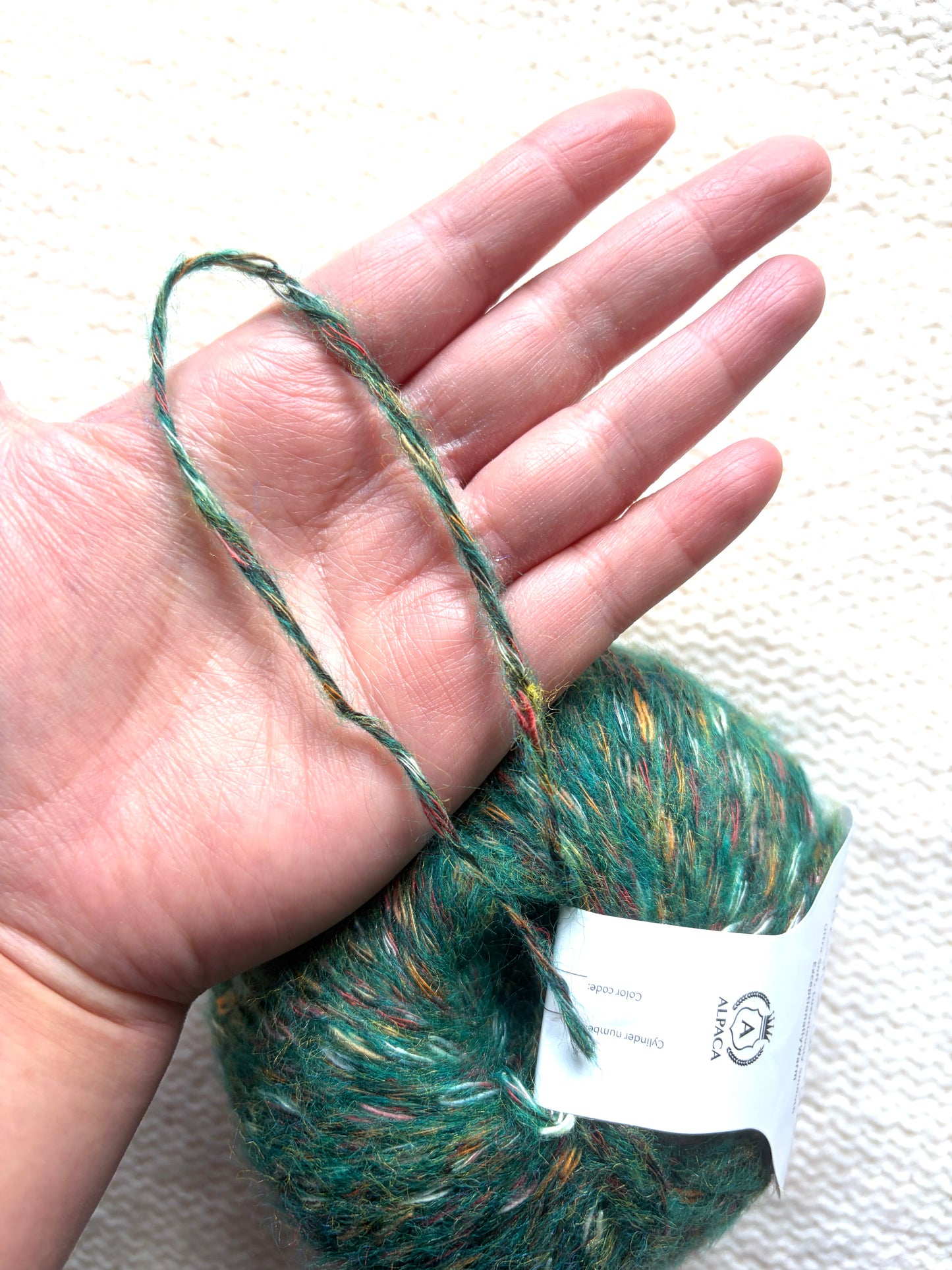 3 balls x 50g Alpaca yarn : 90% Alpaca + 10% Anti Pilling Fiber : 08 Kelly Green