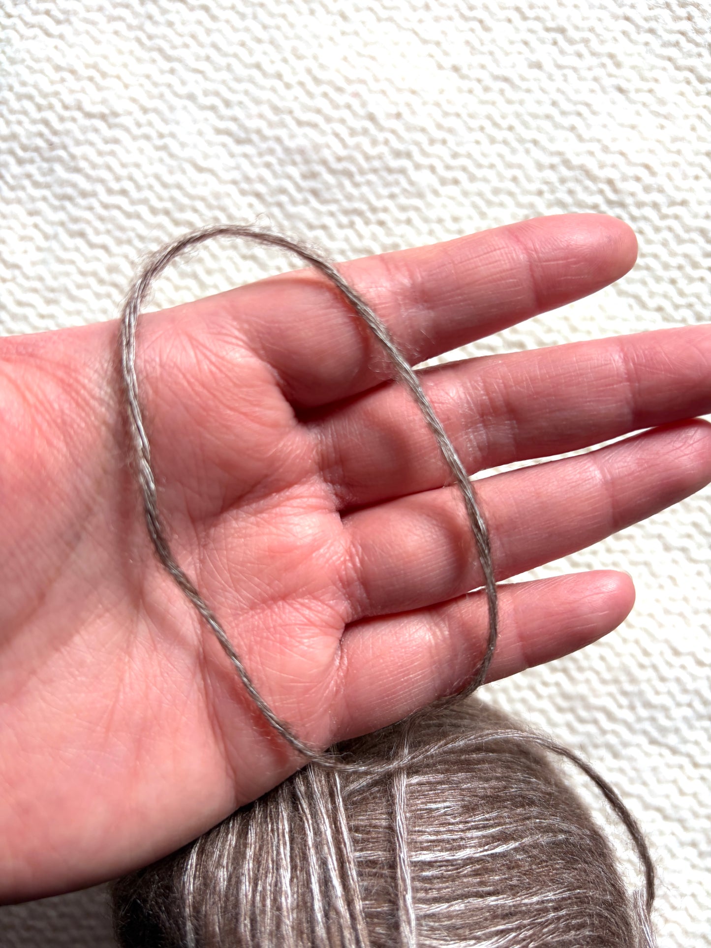 3 balls x 50g 90% Cashmere yarn : Cashmere + Bamboo fiber : 16 Chocolate