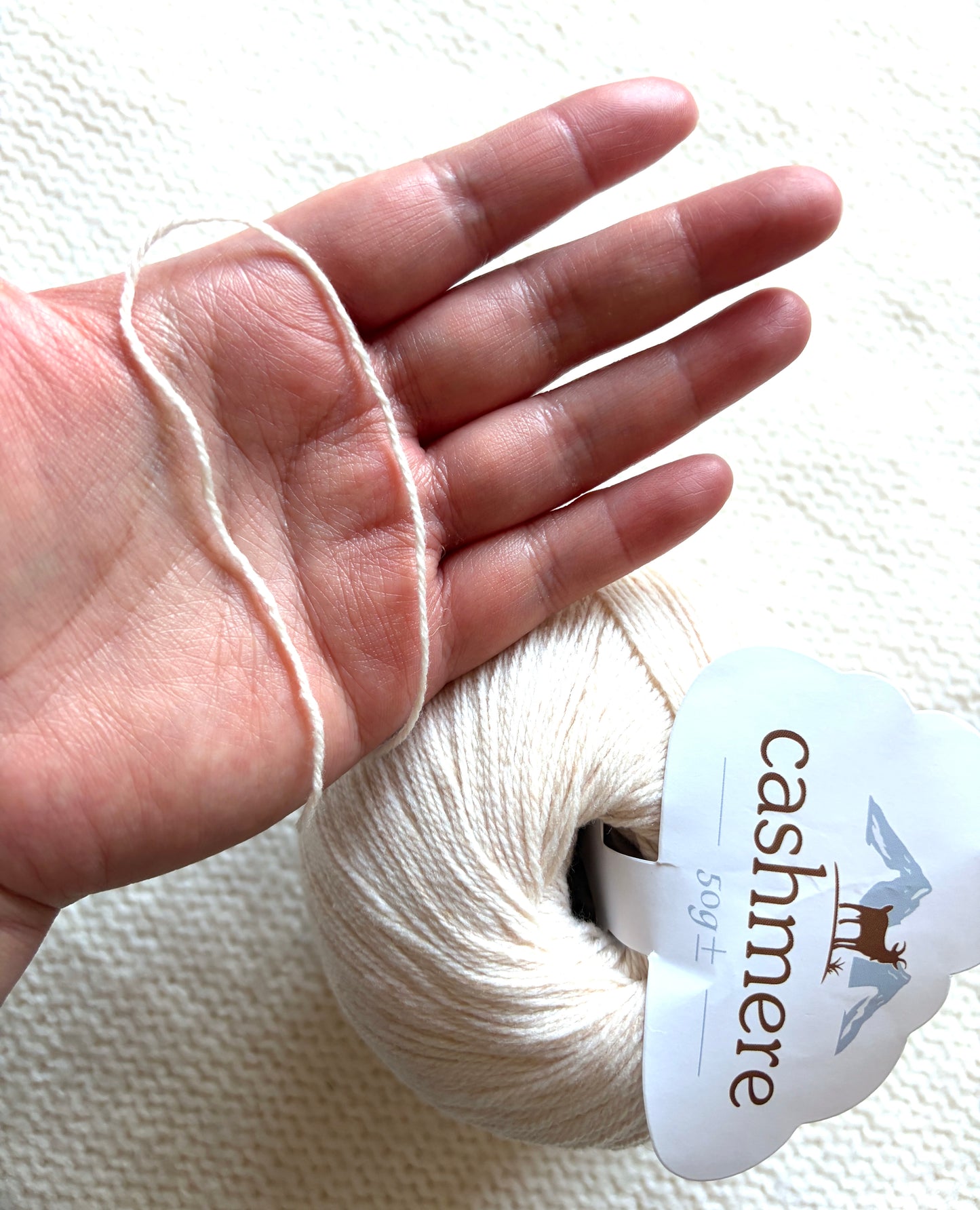 3 balls x 50g Cashmere yarn : 100% Cashmere : 05 Cream