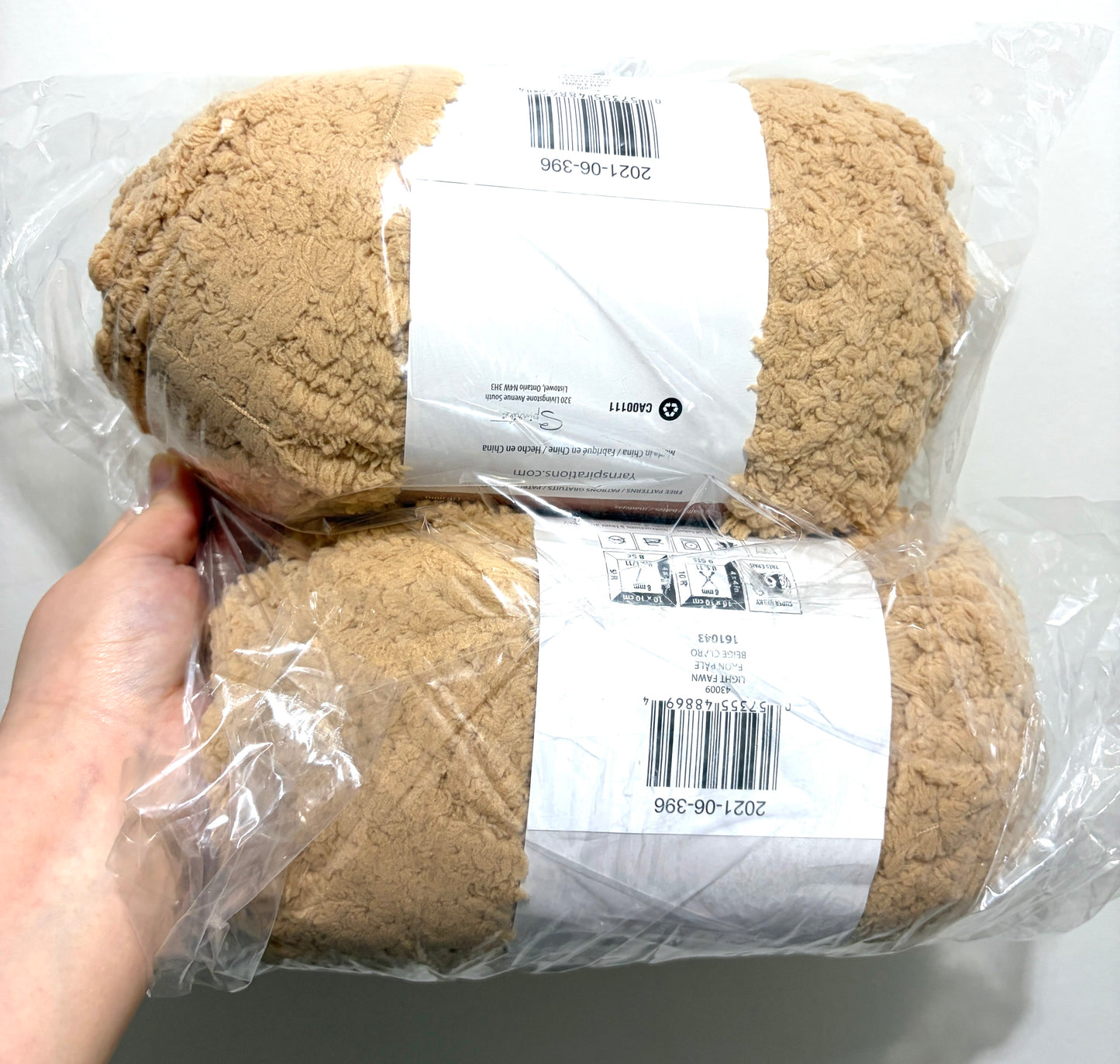 4 balls x 250g Bernat Sheepy Super Chunky Yarn : Light Fawn