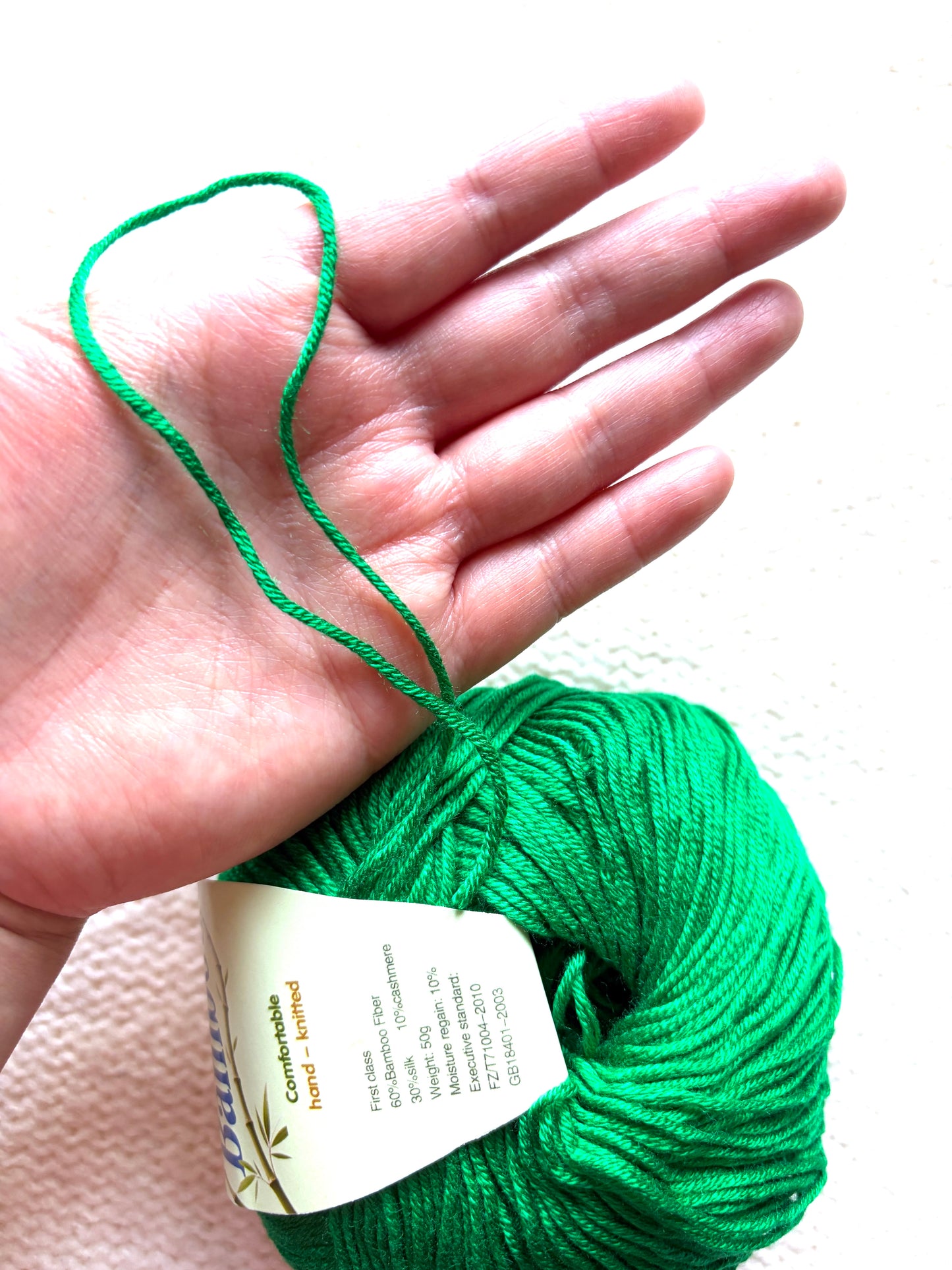 5 balls x 50g Cashmere Silk yarn : Cashmere + Silk + Bamboo fiber : 30 Bright Green