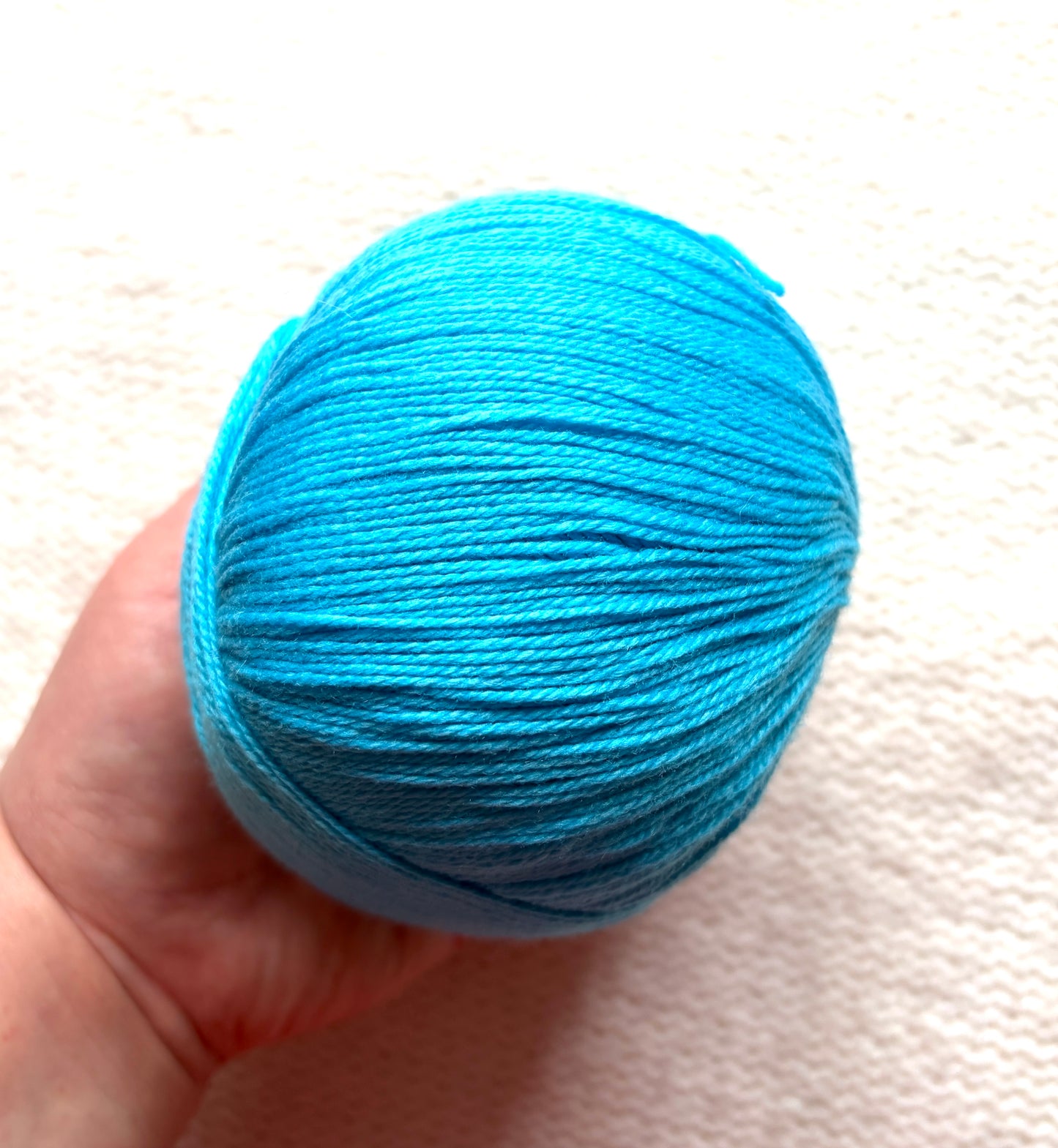4 balls x 50g Cashmere yarn : 95% Cashmere + 5% Acrylic : 18 Celeste Blue