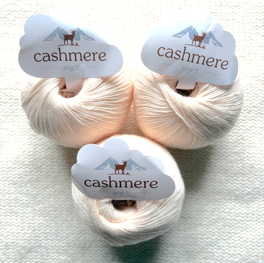 3 balls x 50g Cashmere yarn : 100% Cashmere : 02 Champagne