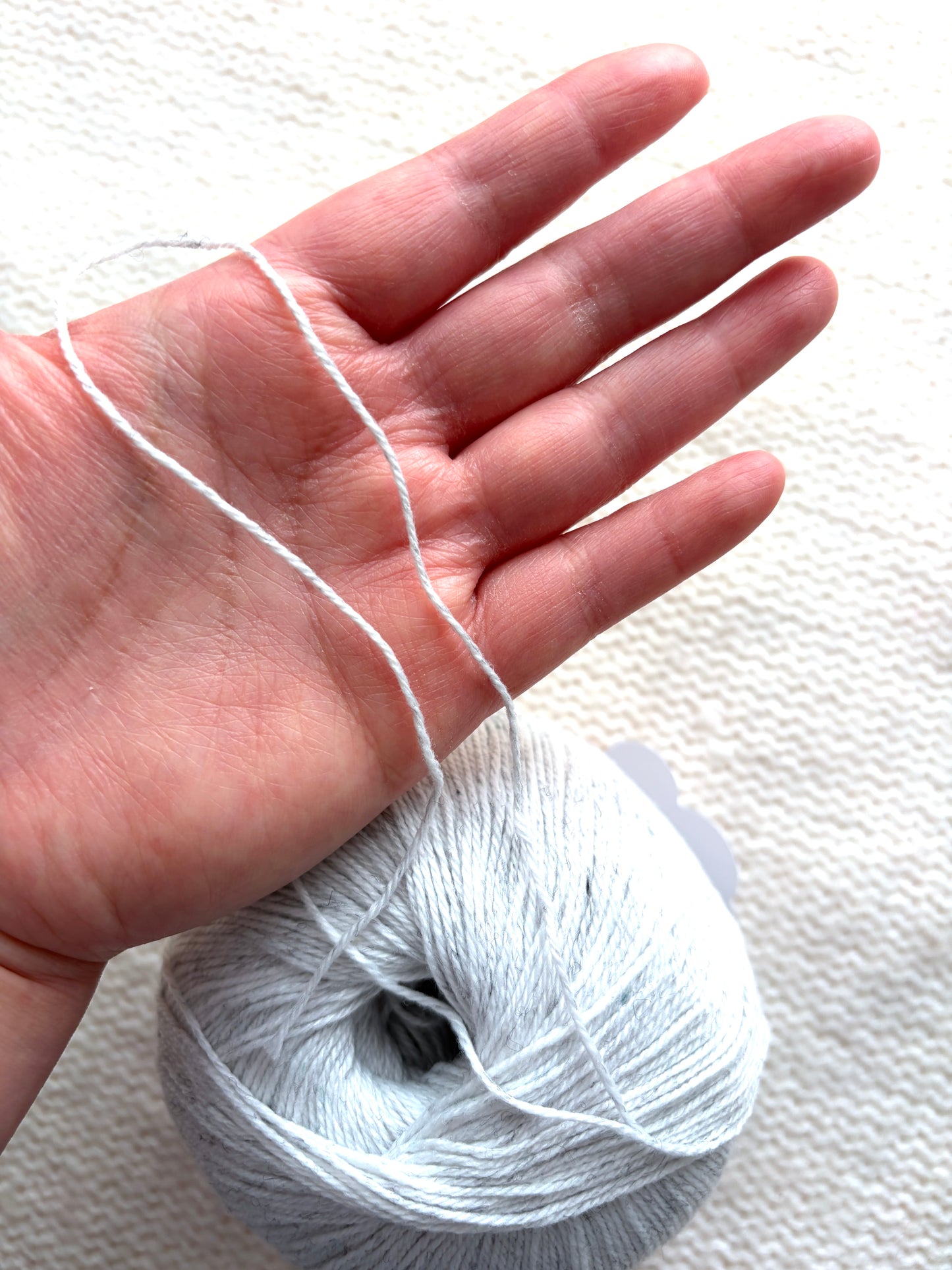 3 balls x 50g Cashmere yarn : 100% Cashmere : 03 Heather Grey