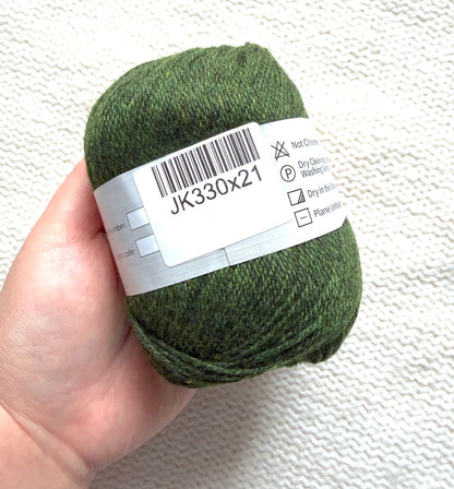 3 balls x 50g Cashmere Ultra Soft Yarn : 80% Cashmere : 21 Forest Pine