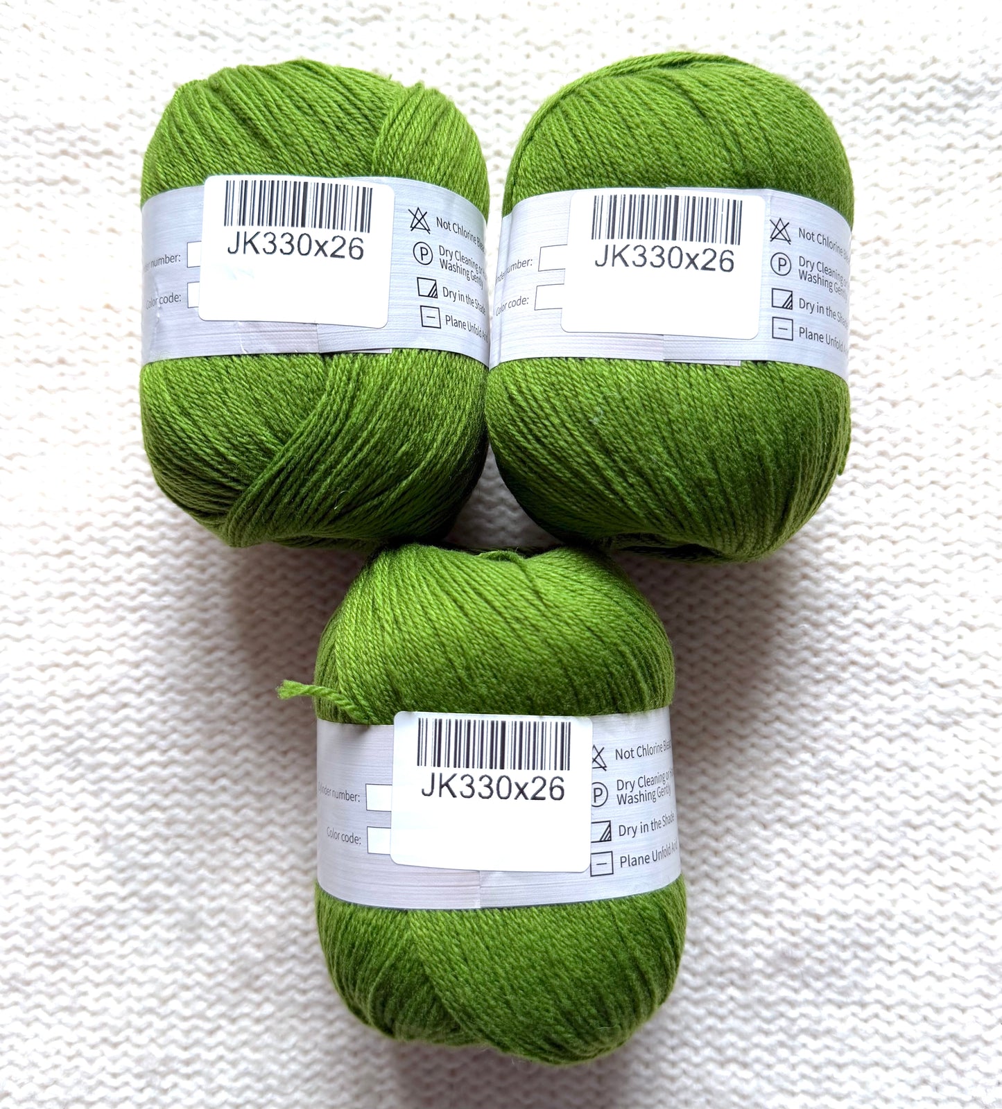 3 balls x 50g Cashmere Ultra Soft Yarn : 80% Cashmere : 26 Fresh Leaf