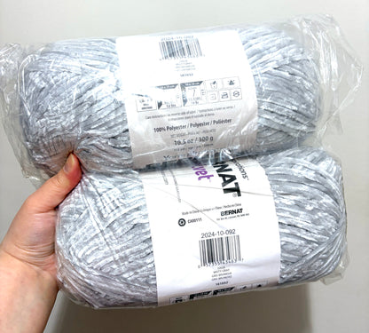 2 Balls x 300g Bernat Velvet Yarn Bulky Yarn : Misty Grey