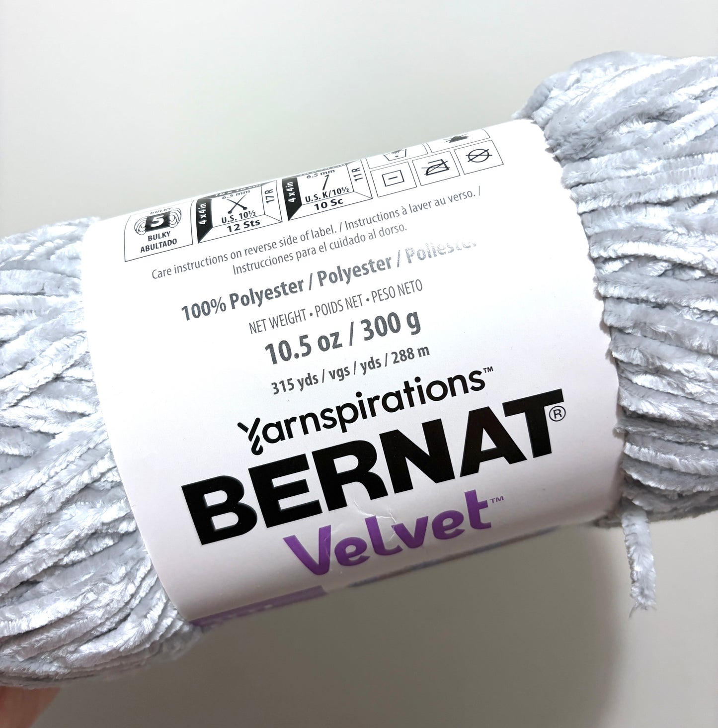 2 Balls x 300g Bernat Velvet Yarn Bulky Yarn : Misty Grey