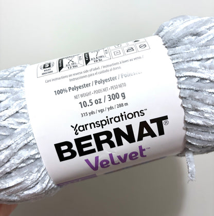 2 Balls x 300g Bernat Velvet Yarn Bulky Yarn : Misty Grey