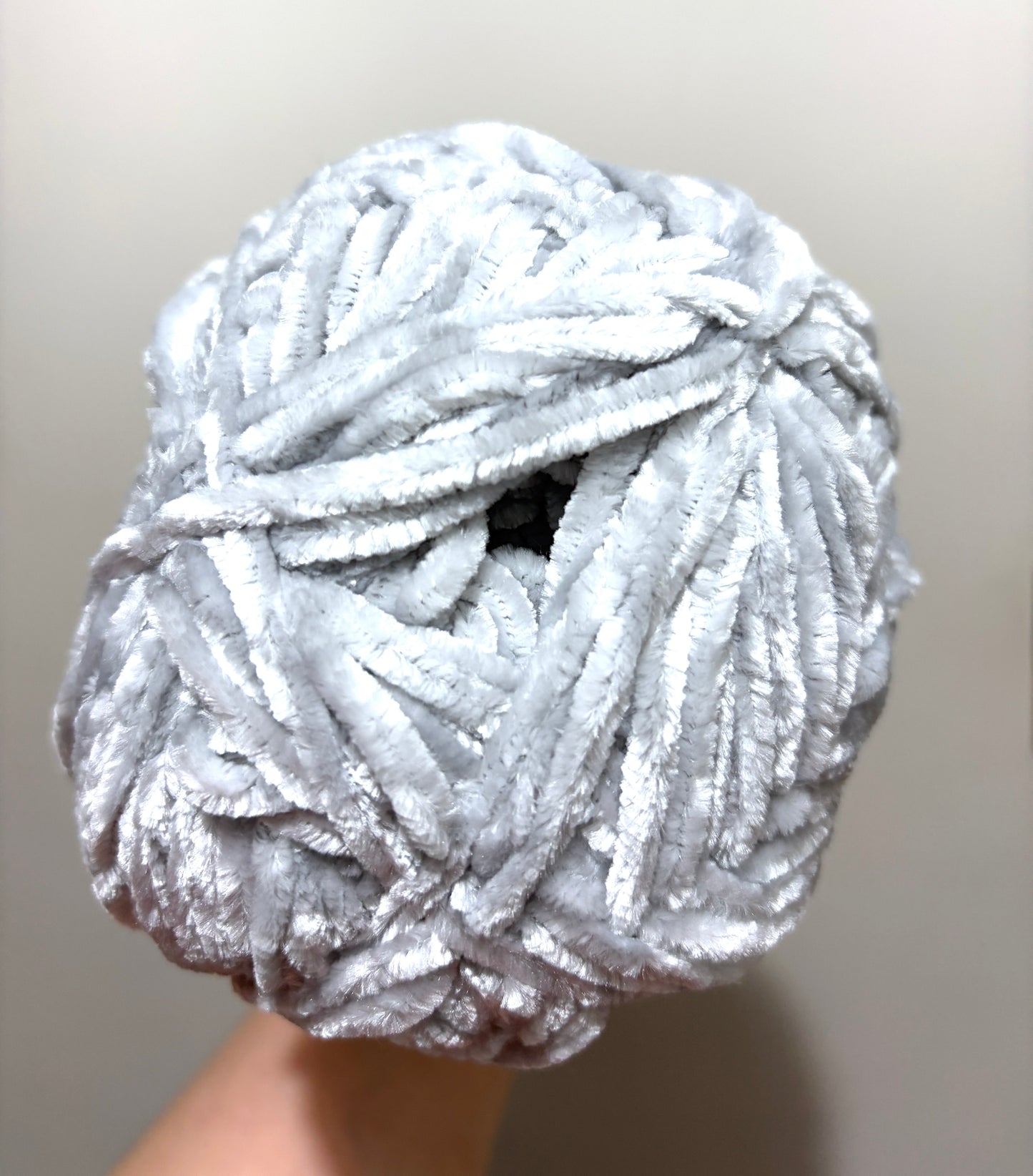 2 Balls x 300g Bernat Velvet Yarn Bulky Yarn : Misty Grey