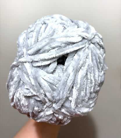 2 Balls x 300g Bernat Velvet Yarn Bulky Yarn : Misty Grey