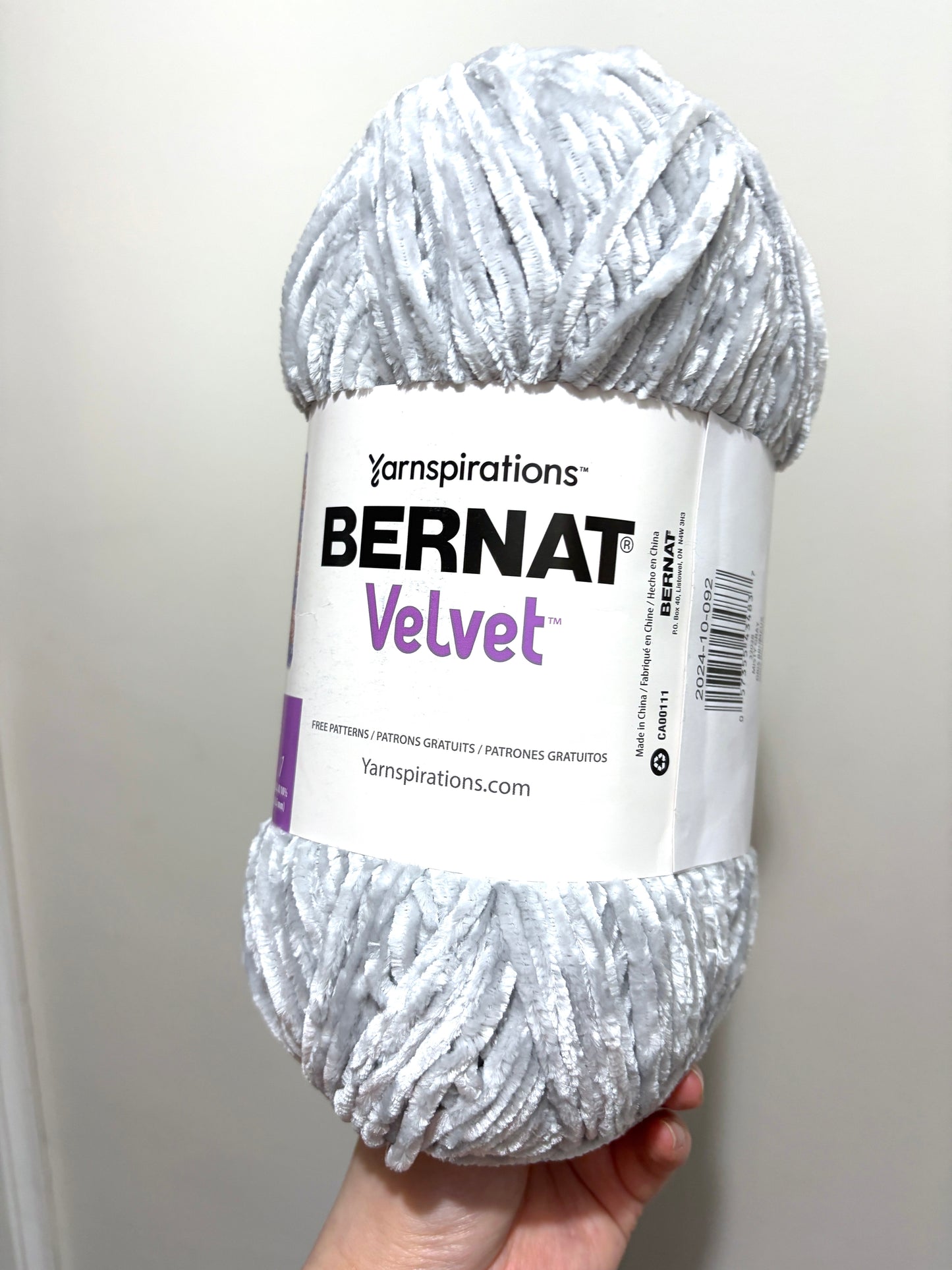 2 Balls x 300g Bernat Velvet Yarn Bulky Yarn : Misty Grey