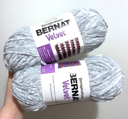 2 Balls x 300g Bernat Velvet Yarn Bulky Yarn : Misty Grey