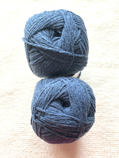 2 Balls x 140g Bernat Bundle Up Yarn Medium Yarn : Beluga