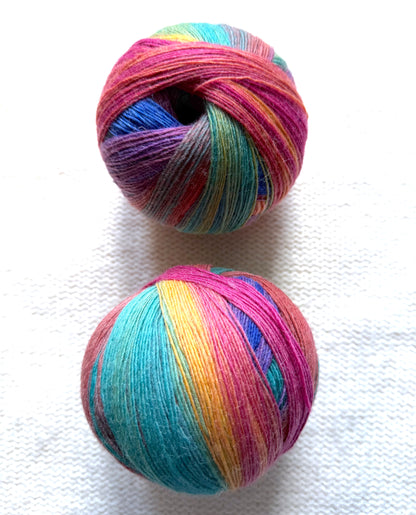 2 balls x 100g Gradient Wool Blend yarn : 80% Wool + Polyester : 07 Prism Tapestry