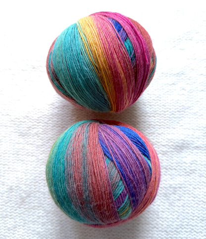 2 balls x 100g Gradient Wool Blend yarn : 80% Wool + Polyester : 07 Prism Tapestry