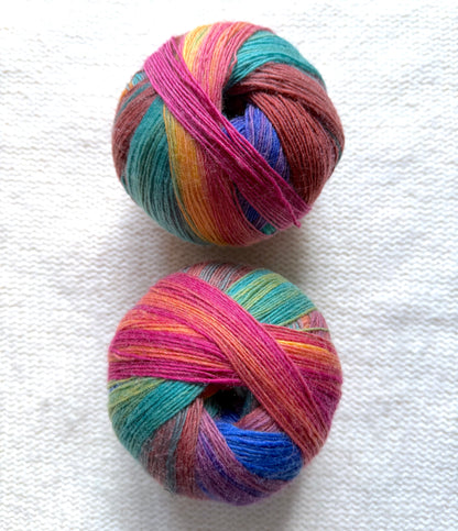 2 balls x 100g Gradient Wool Blend yarn : 80% Wool + Polyester : 07 Prism Tapestry