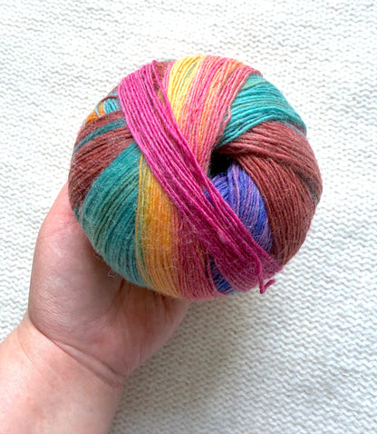 2 balls x 100g Gradient Wool Blend yarn : 80% Wool + Polyester : 07 Prism Tapestry
