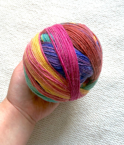 2 balls x 100g Gradient Wool Blend yarn : 80% Wool + Polyester : 07 Prism Tapestry