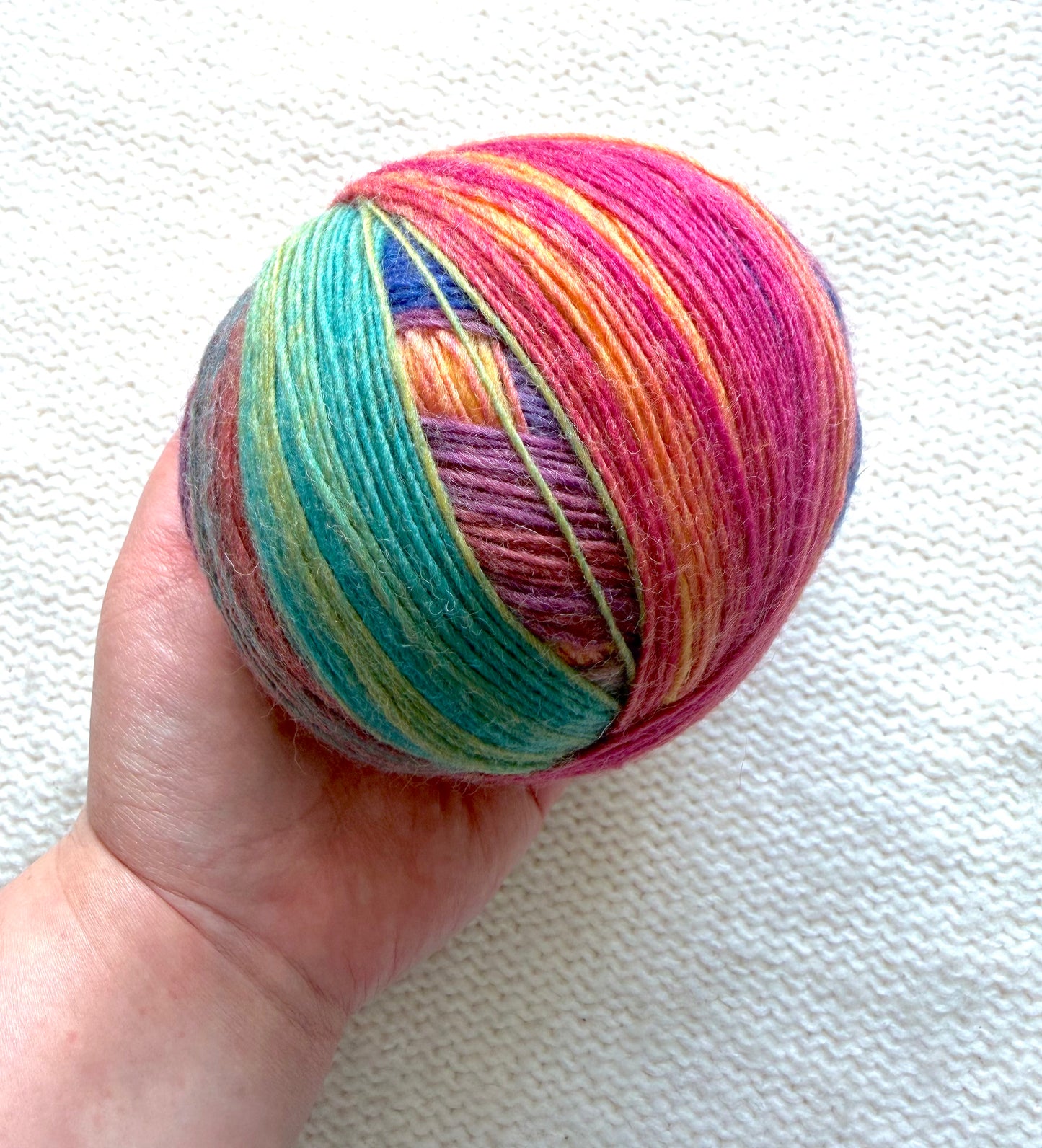 2 balls x 100g Gradient Wool Blend yarn : 80% Wool + Polyester : 07 Prism Tapestry