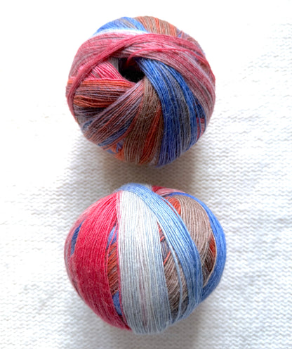 2 balls x 100g Gradient Wool Blend yarn : 80% Wool + Polyester : 10 Vintage Union