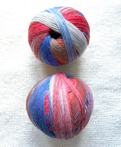 2 balls x 100g Gradient Wool Blend yarn : 80% Wool + Polyester : 10 Vintage Union