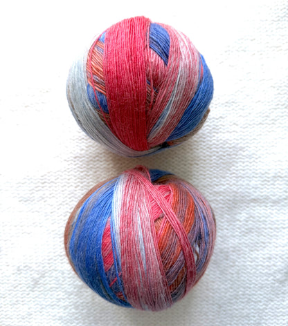 2 balls x 100g Gradient Wool Blend yarn : 80% Wool + Polyester : 10 Vintage Union