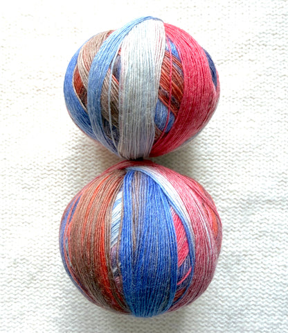 2 balls x 100g Gradient Wool Blend yarn : 80% Wool + Polyester : 10 Vintage Union