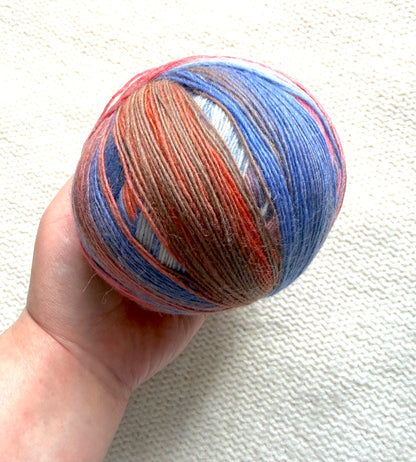 2 balls x 100g Gradient Wool Blend yarn : 80% Wool + Polyester : 10 Vintage Union