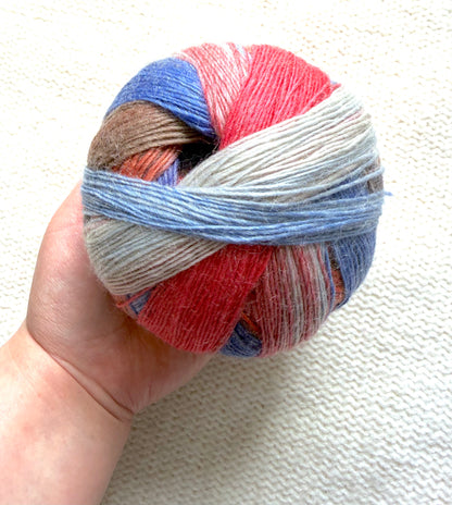 2 balls x 100g Gradient Wool Blend yarn : 80% Wool + Polyester : 10 Vintage Union
