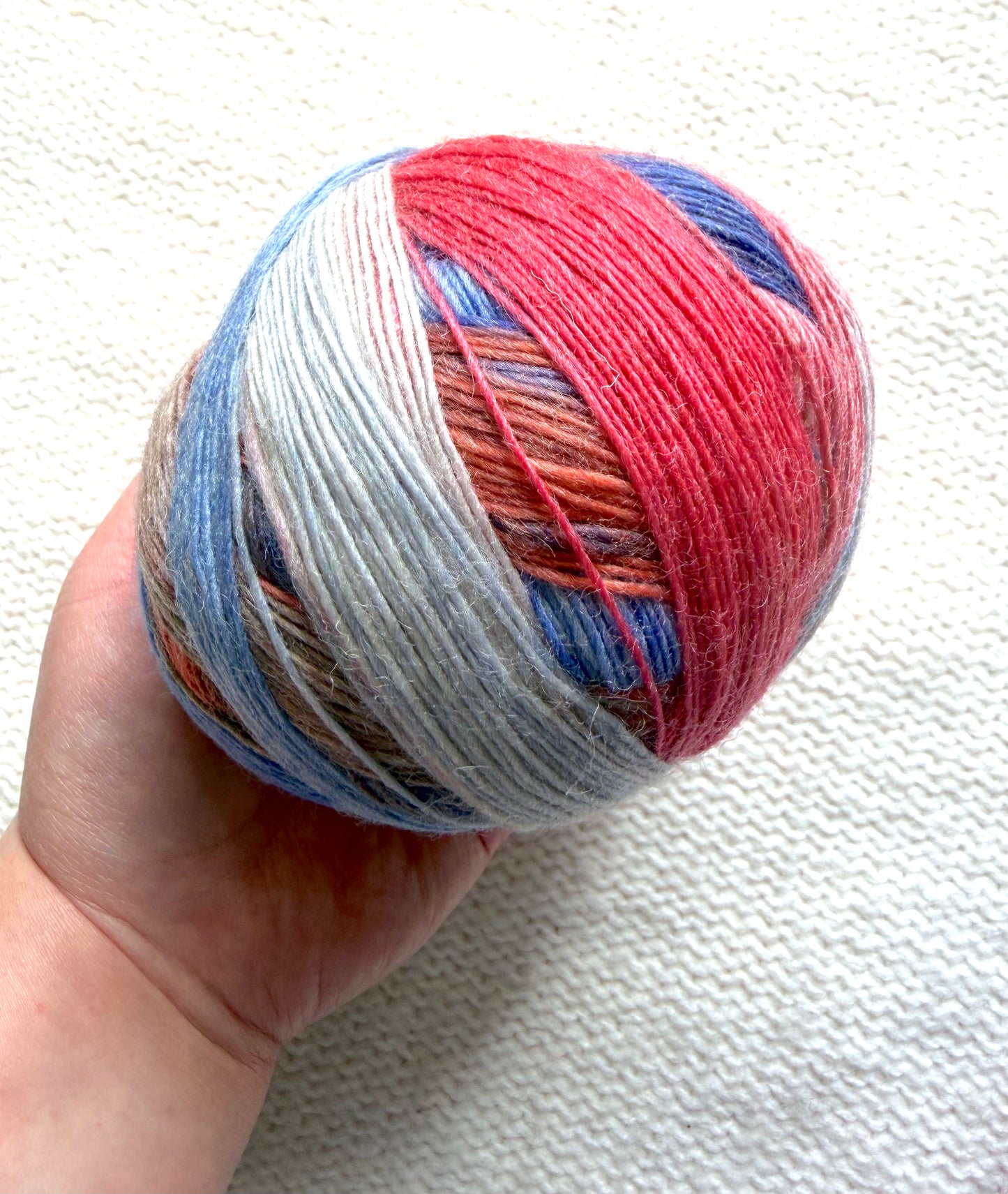 2 balls x 100g Gradient Wool Blend yarn : 80% Wool + Polyester : 10 Vintage Union