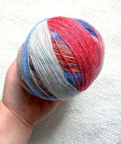 2 balls x 100g Gradient Wool Blend yarn : 80% Wool + Polyester : 10 Vintage Union