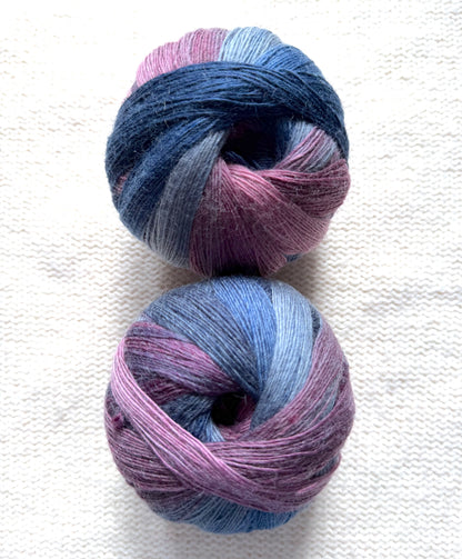 2 balls x 100g Gradient Wool Blend yarn : 70% Wool + Polyester : 03 Iris & Indigo