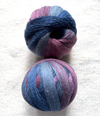 2 balls x 100g Gradient Wool Blend yarn : 70% Wool + Polyester : 03 Iris & Indigo