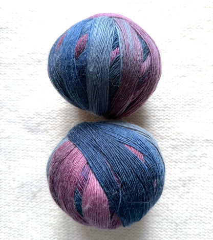 2 balls x 100g Gradient Wool Blend yarn : 70% Wool + Polyester : 03 Iris & Indigo