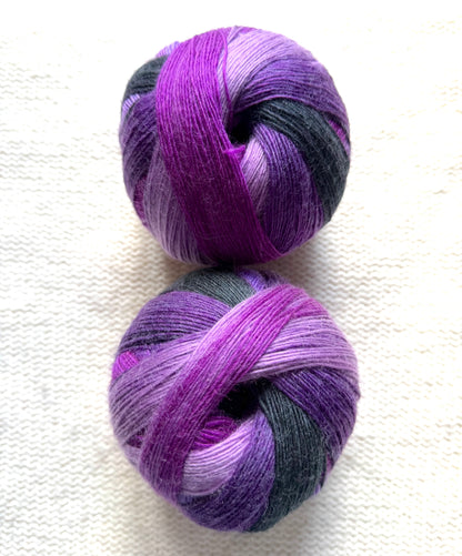 2 balls x 100g Gradient Wool Blend yarn : 70% Wool + Polyester : 08 Wild Violets