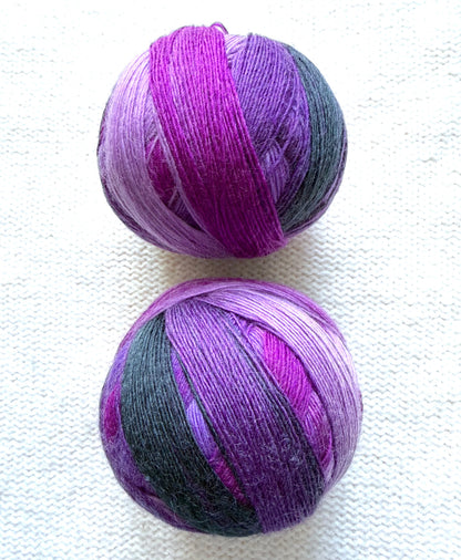 2 balls x 100g Gradient Wool Blend yarn : 70% Wool + Polyester : 08 Wild Violets