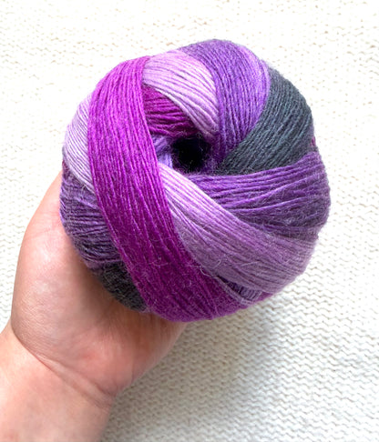 2 balls x 100g Gradient Wool Blend yarn : 70% Wool + Polyester : 08 Wild Violets