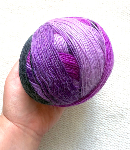 2 balls x 100g Gradient Wool Blend yarn : 70% Wool + Polyester : 08 Wild Violets