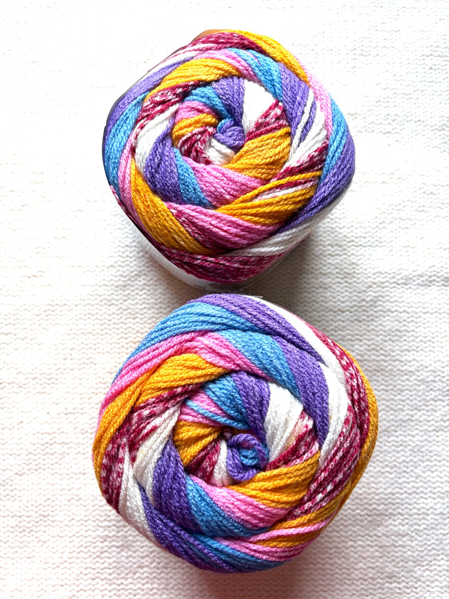 Caron Cinnamon Swirl Cakes Yarn 227g : Acrylic : Jellybeans - 1 cake