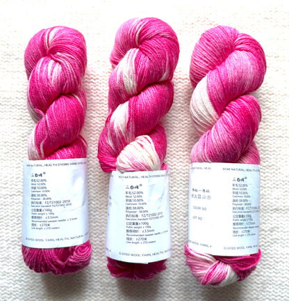 1 Skein x 100g Cashmere Wool Blend Gradient yarn : 15 Raspberry & Cream